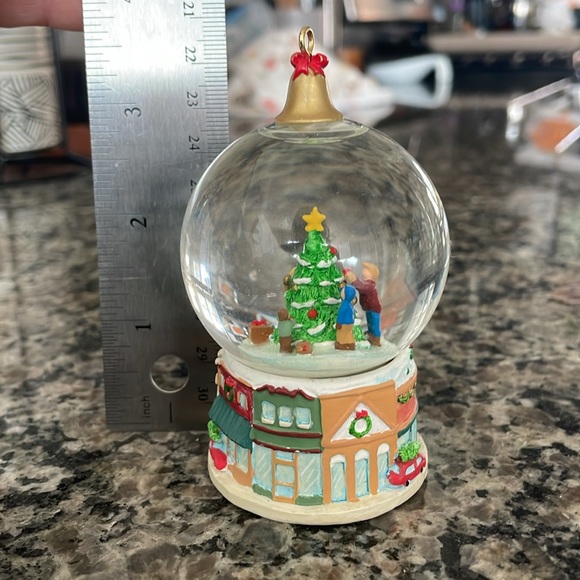 2006 Winter Wonderland #5 - Trimming The Tree - Picture 4 of 5